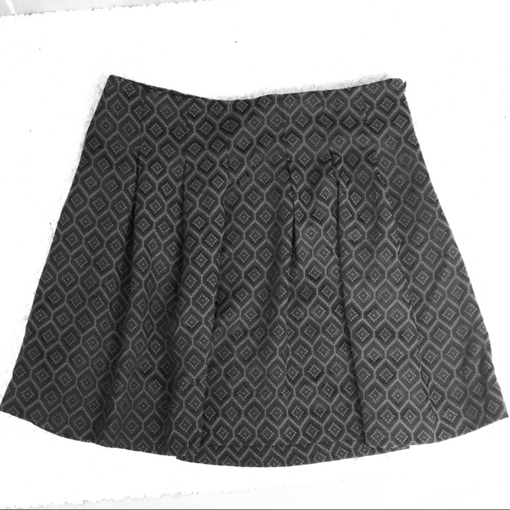 High- waisted black diamond print skirt